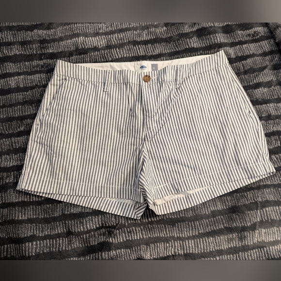 Old Navy Shorts. Size 10 - Picture 1 of 5